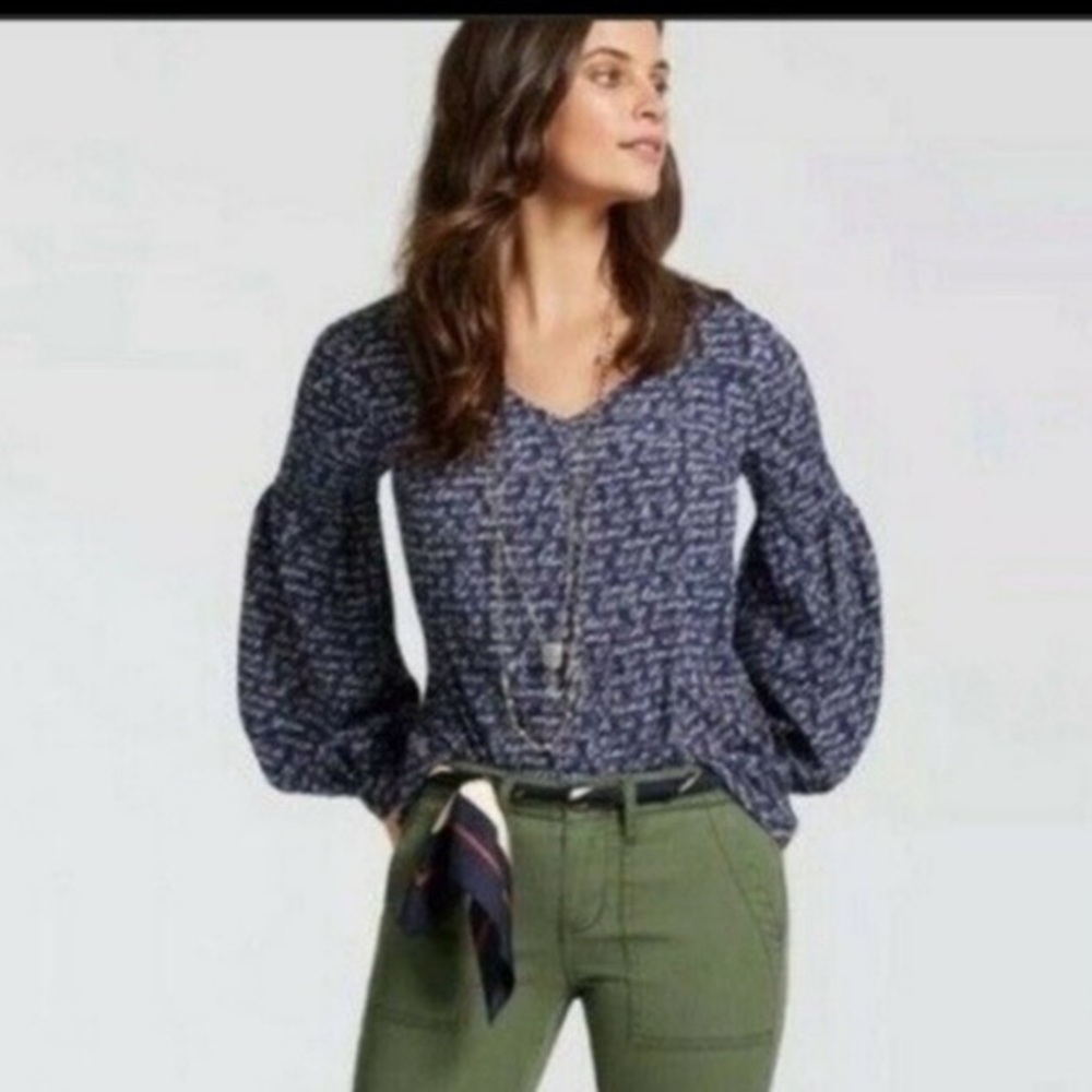 Cabi Te Amo blouse - Picture 2 of 2